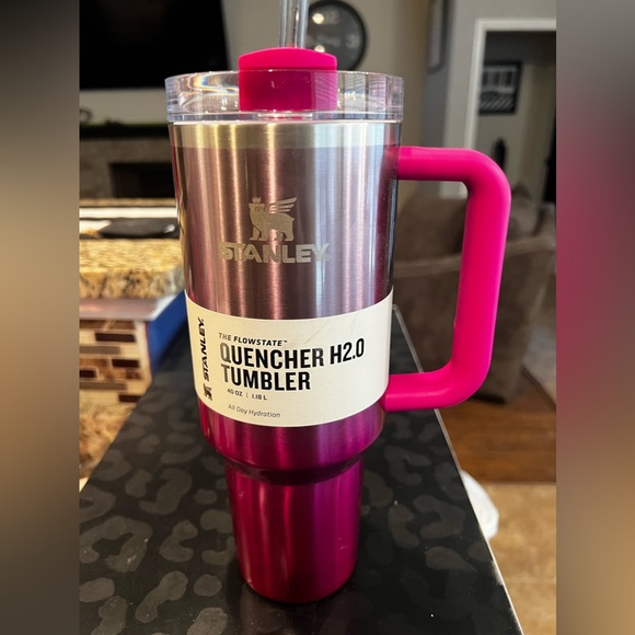 Stanley 40oz Camelia Gradient - Picture 3 of 3